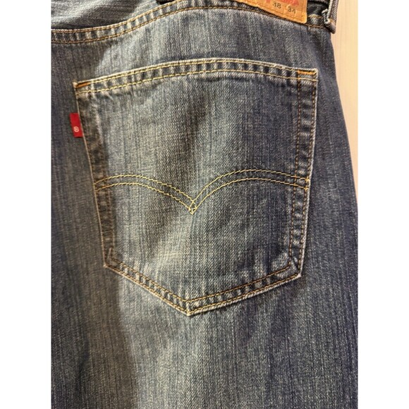 Levis 505 Regular Fit Men's Jeans, Size 38 x 34 - Medium Blue Classic - Picture 6 of 8